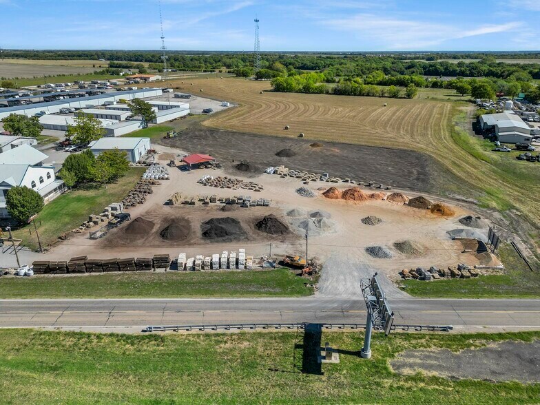 More Photos Of 15048 US Highway 75, Van Alstyne Specialty For Lease