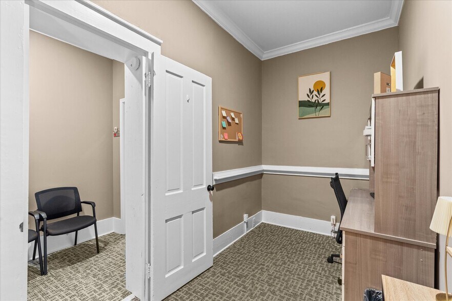 More Photos Of 306 N Thornton Ave, Dalton Office For Sale