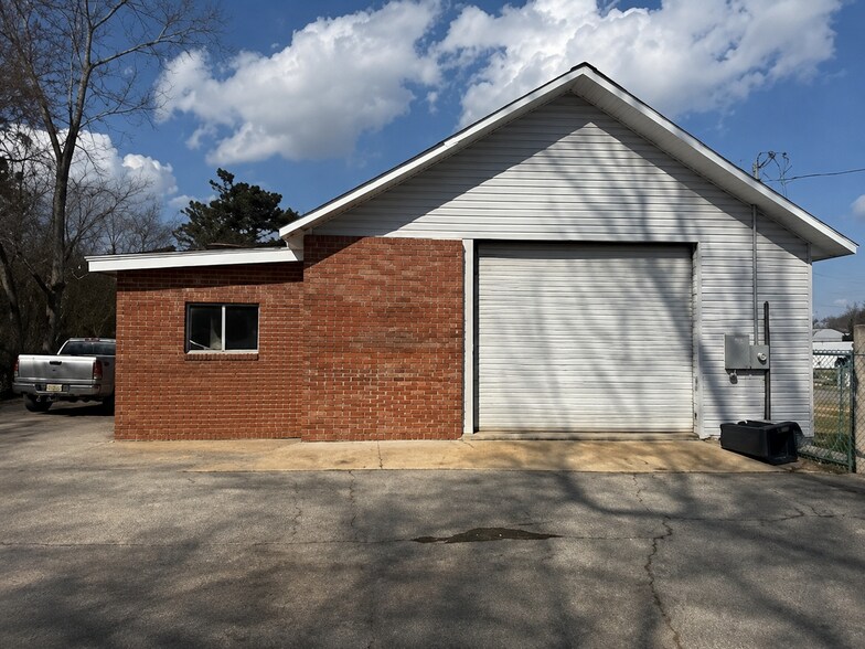 More Photos Of 948 S Main St, Graysville Office For Sale