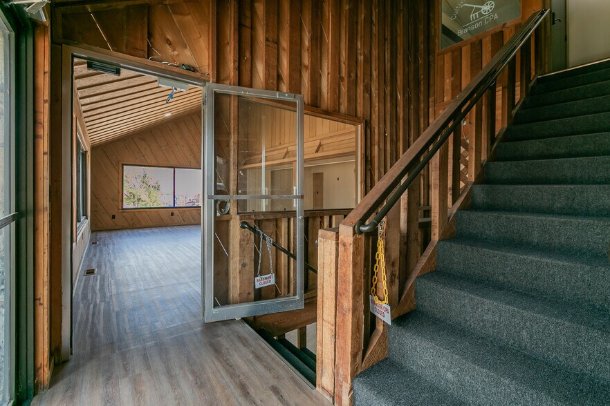 More Photos Of 1116 W Highway 76, Branson General Retail For Lease