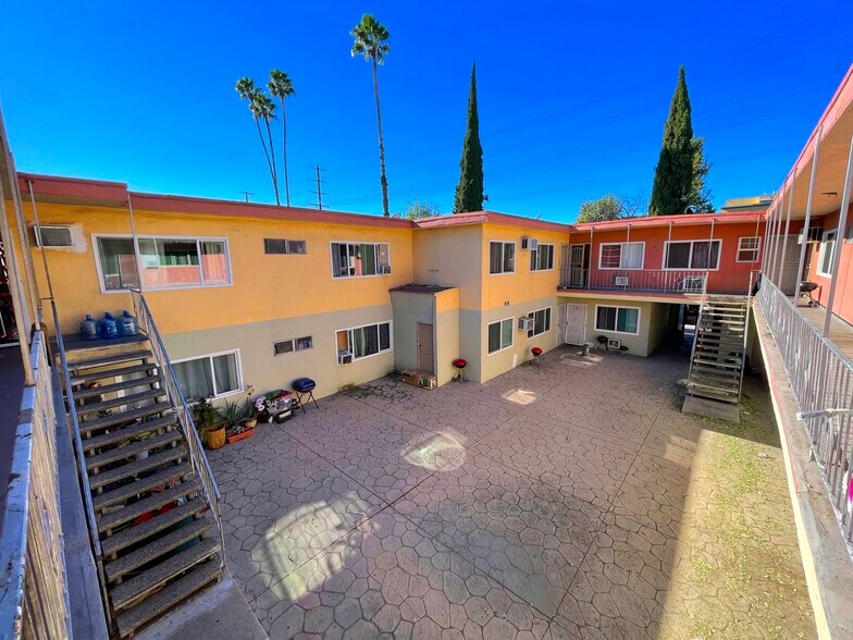 More Photos Of 7454 Haskell Ave, Van Nuys Apartments For Sale