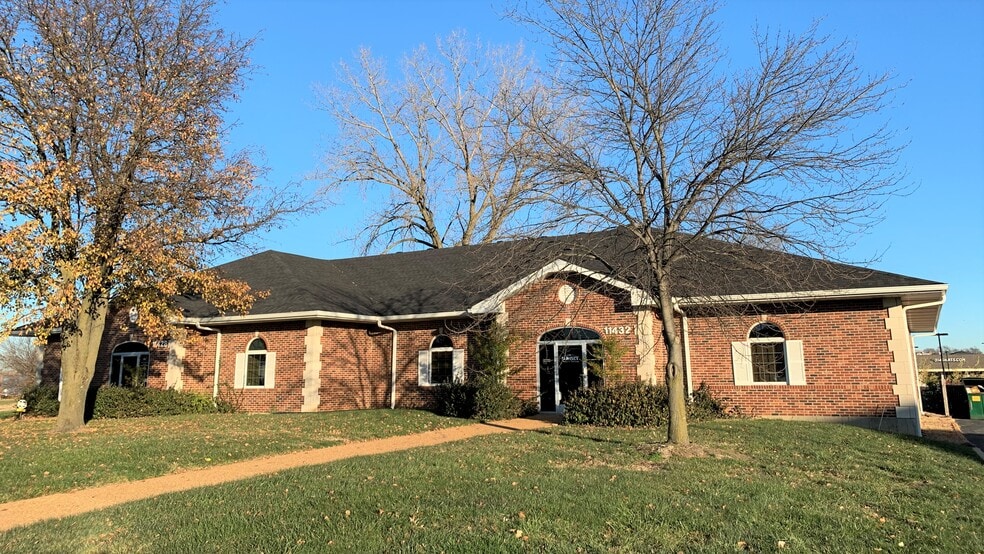 Primary Photo Of 11428-11432 Tesson Ferry Rd, Saint Louis Medical For Lease