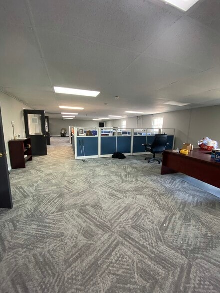 More Photos Of 1304 S Broad St, Monroe Flex For Lease