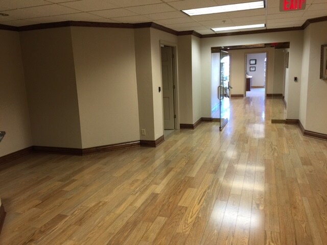 More Photos Of 2800-2828 W Country Club Dr, Oklahoma City General Retail For Lease