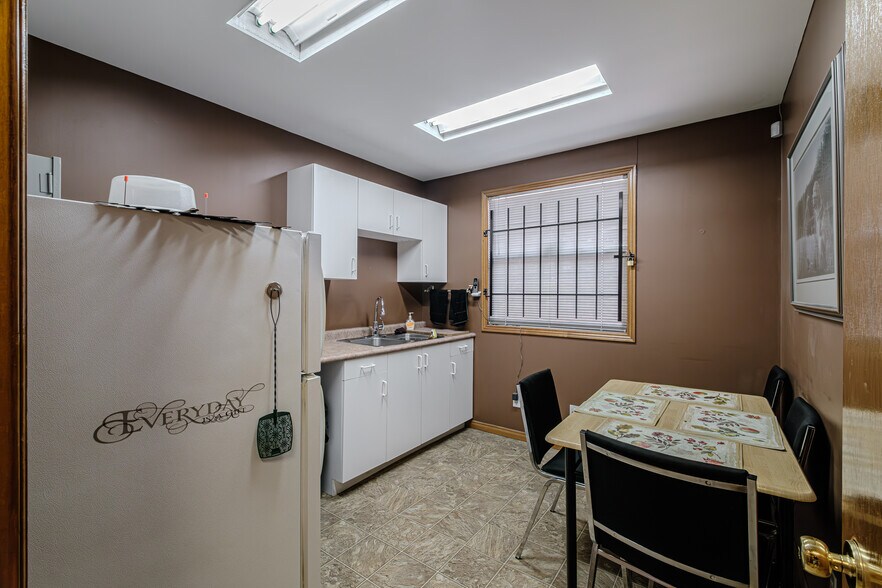 More Photos Of 316 Queensway W, Simcoe Storefront Retail Office For Sale