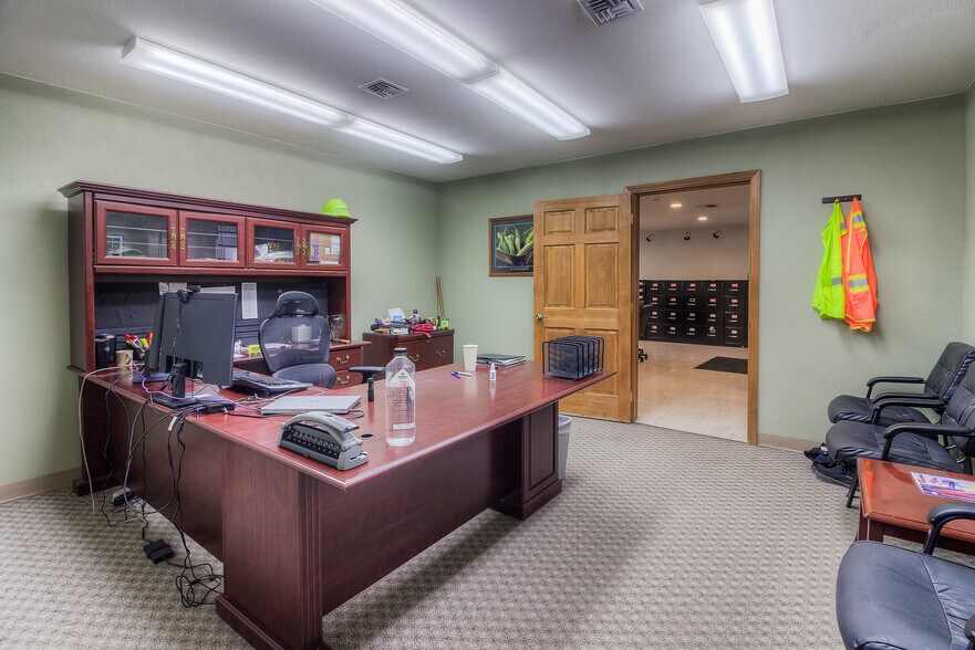 More Photos Of 1535-1541 W Lee Rd, Othello Warehouse For Sale