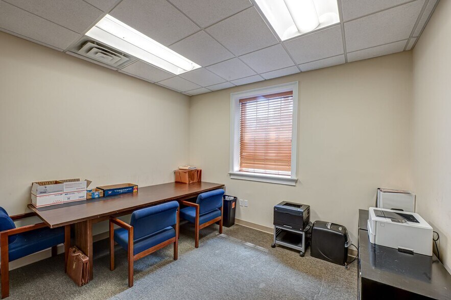 More Photos Of 1698 Roosevelt Ave, Bohemia Office For Sale