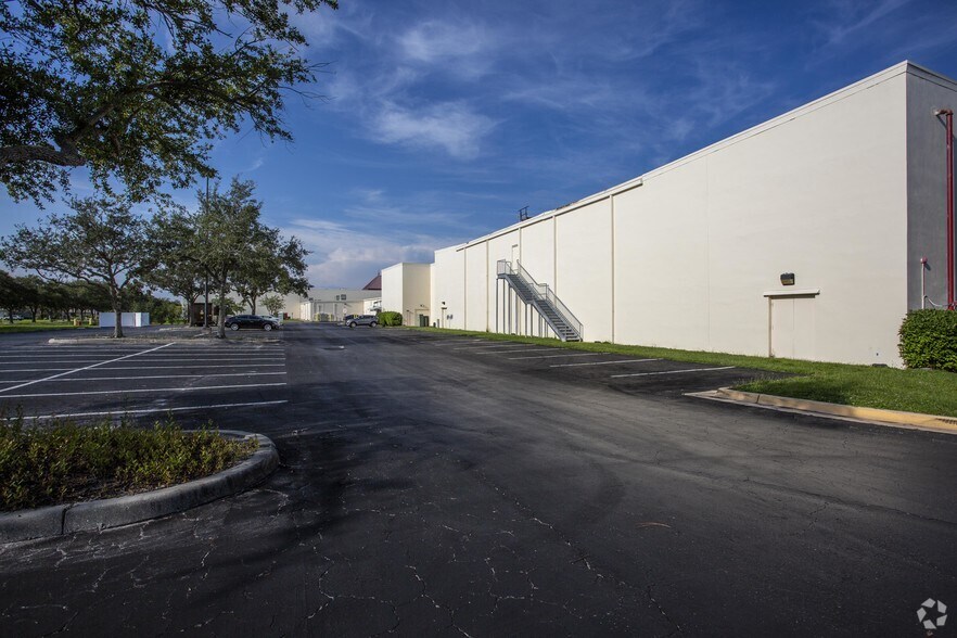 More Photos Of 2301 Del Prado Blvd S, Cape Coral General Retail For Lease