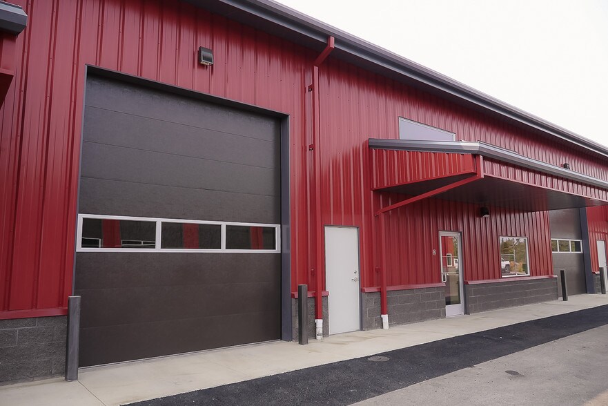More Photos Of 4620 SW 23rd St, Redmond Warehouse For Lease