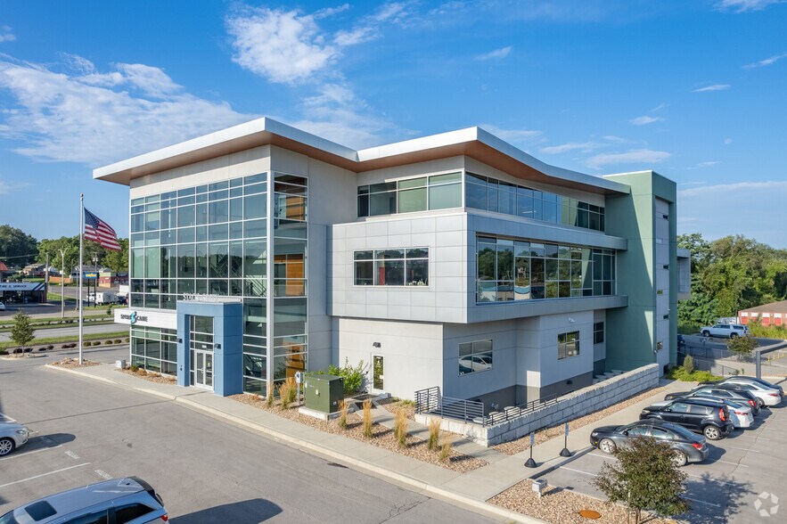 More Photos Of 10820 Shawnee Mission Pky, Shawnee Office For Sale