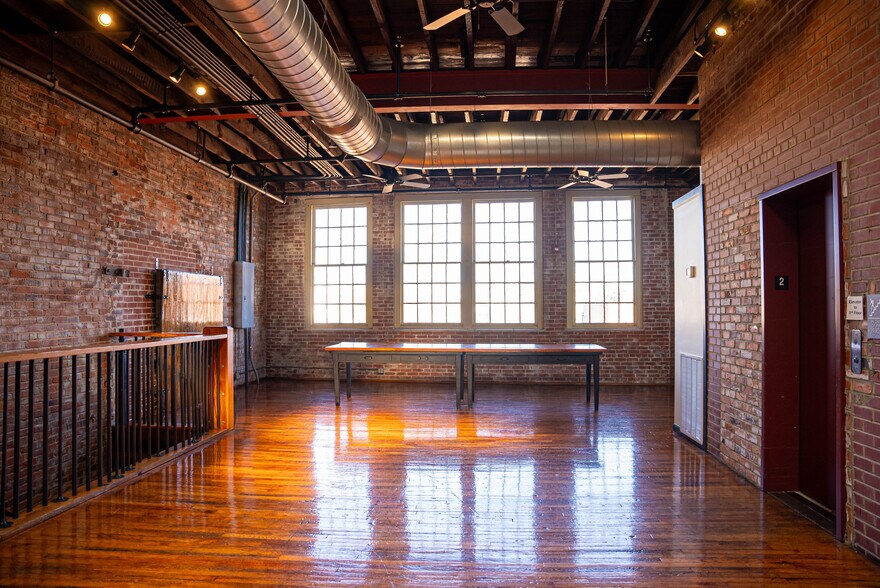 More Photos Of 146 Maxwell Ave, Greenwood Restaurant For Lease