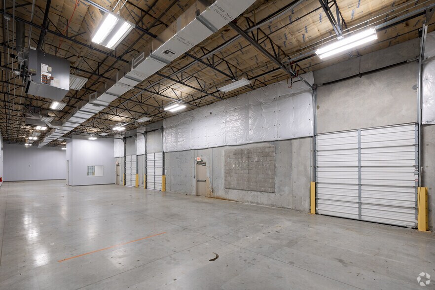 More Photos Of 4710 N Sam Houston Pky W, Houston Unknown For Lease