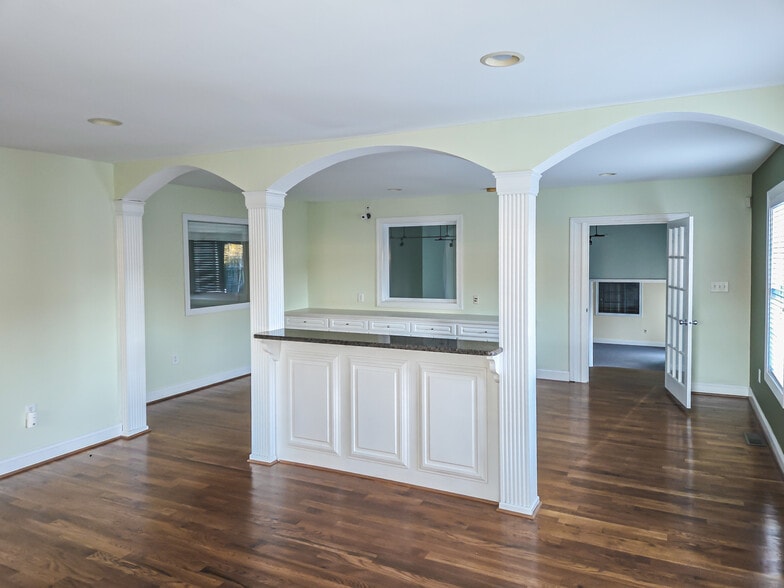 More Photos Of 156 S Blackstock Rd, Spartanburg Office For Sale