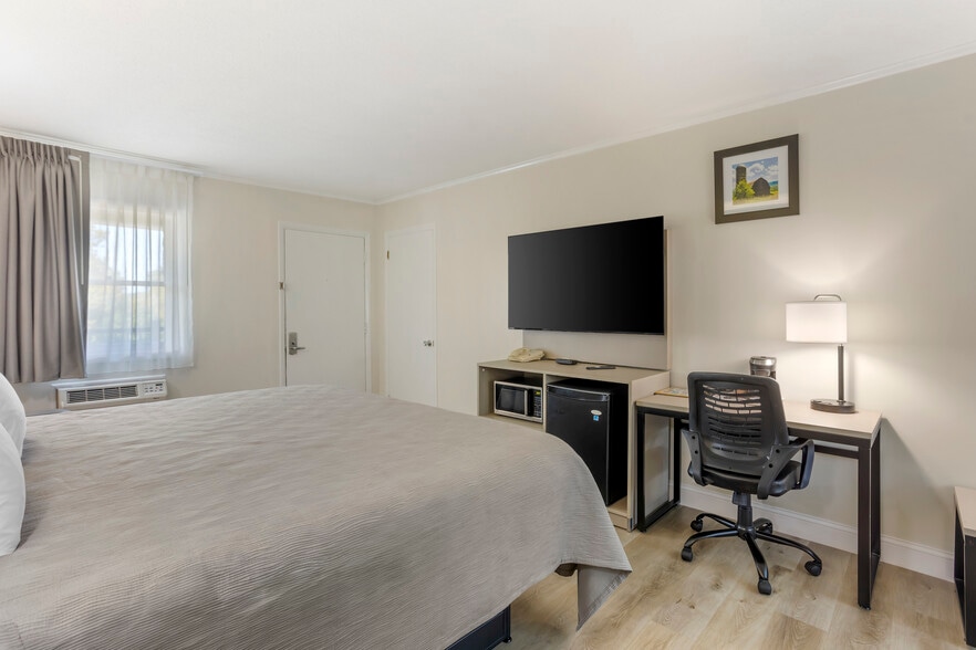 More Photos Of 170 Eastbrook Rd, Smoketown Hotel For Sale