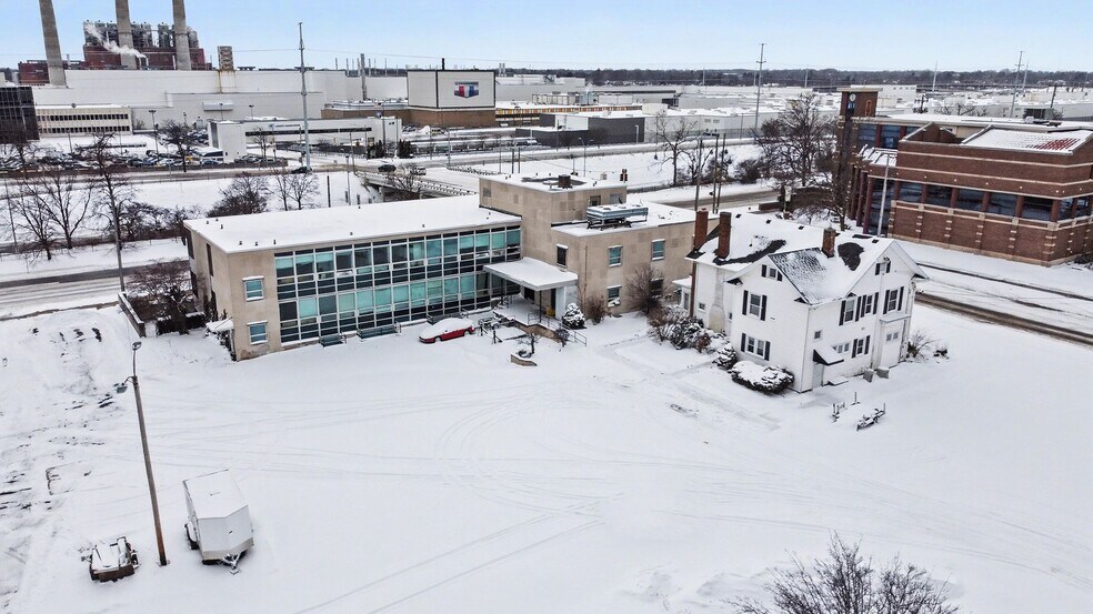 More Photos Of , Lansing Office For Sale