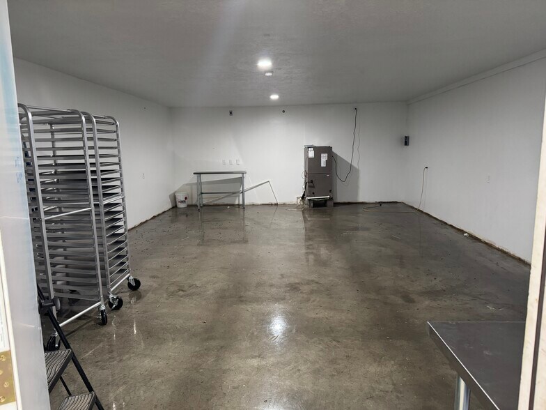 More Photos Of 507 48th St, Woodward Service For Sale