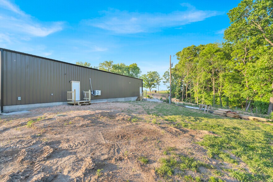 More Photos Of 15427 12 hwy, Gentry Flex For Sale