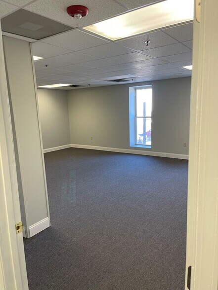 More Photos Of 201-209 W Pike St, Clarksburg Office Residential For Lease