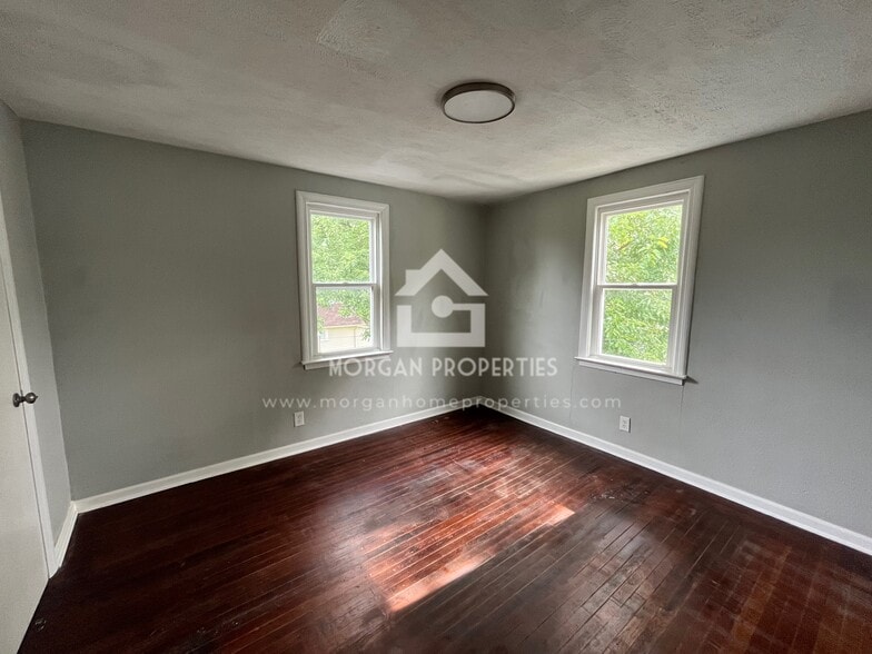 More Photos Of 1900 Broadway St, Anderson Storefront Retail Office For Sale