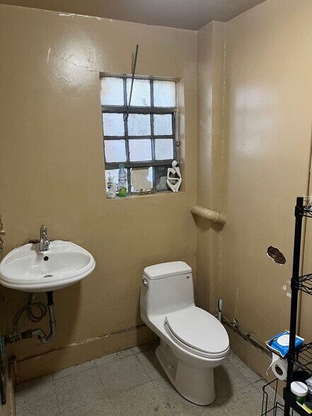 More Photos Of 5801-5817 Mission St, San Francisco Apartments For Lease