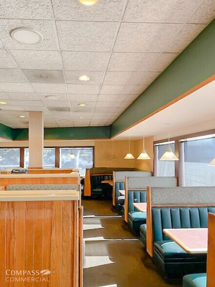 More Photos Of 210 Penninger St, Central Point Restaurant For Lease