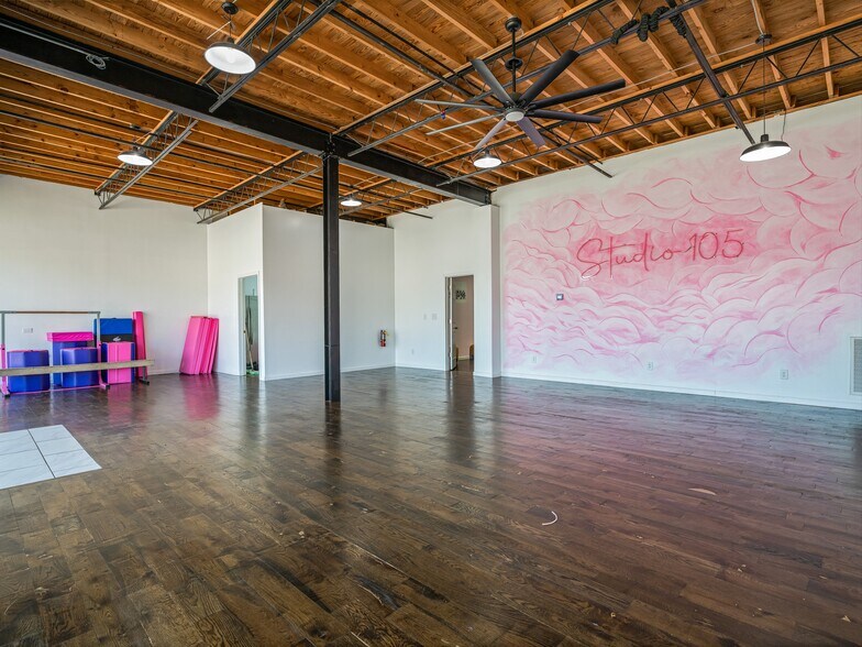 More Photos Of 105 W Henderson St, Marion General Retail For Sale