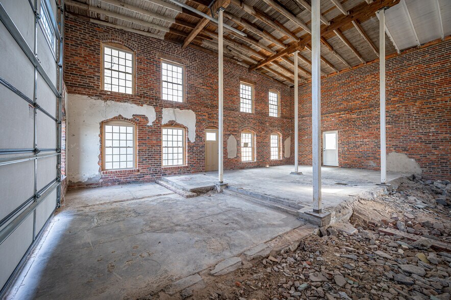 More Photos Of 313 S Government St, Lincolnton Office For Sale