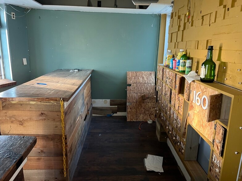 More Photos Of 1609 Northeast Blvd, Wilmington Restaurant For Sale