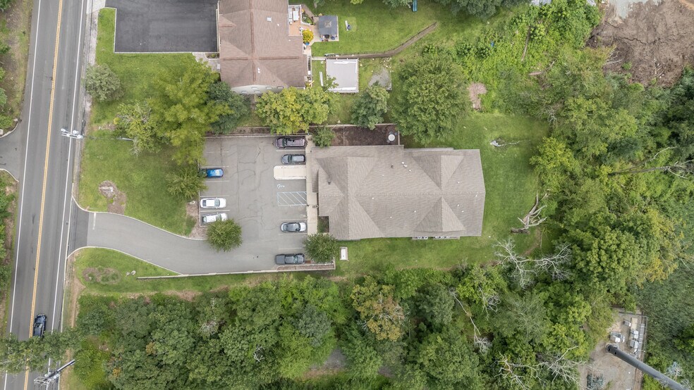 More Photos Of 612 Mount Pleasant Ave, West Orange Veterinarian Kennel For Sale