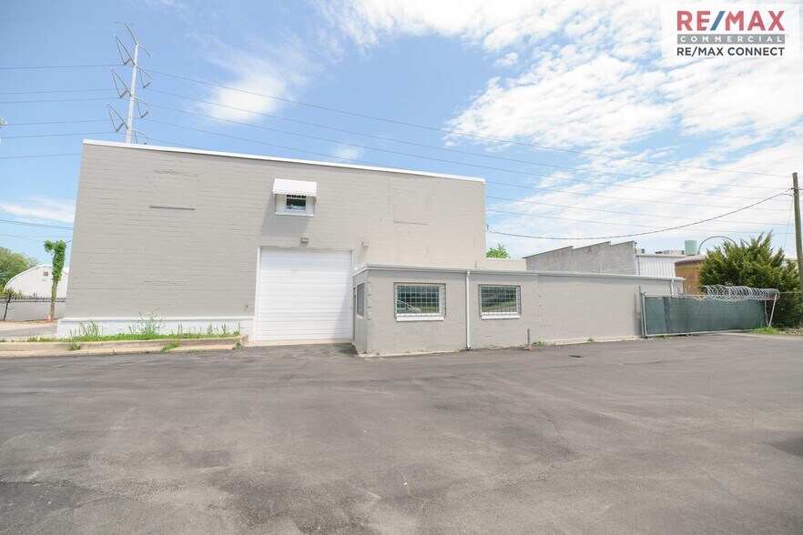 More Photos Of 2850 Cromwell Rd, Norfolk Warehouse For Sale