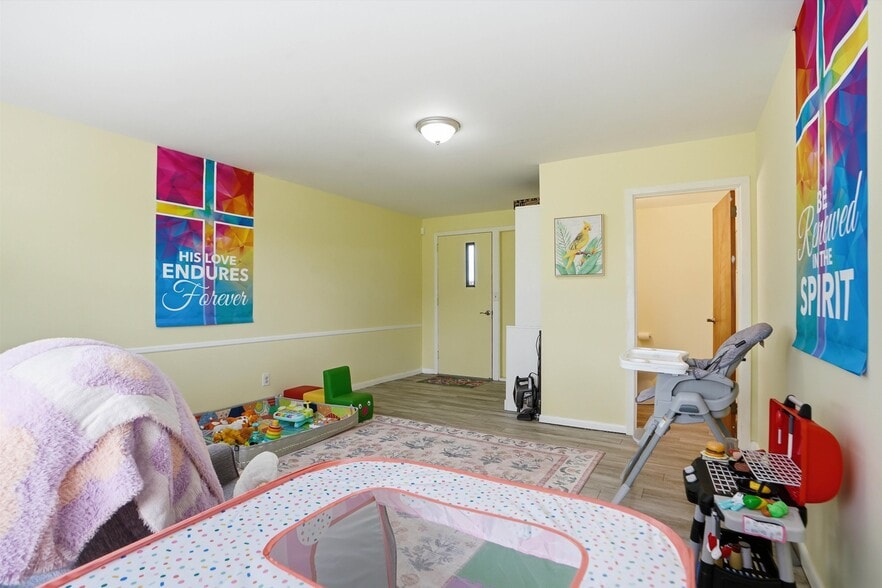 More Photos Of 8075 Lone Star Rd, Jacksonville Religious Facility For Sale