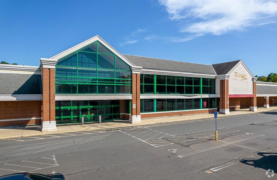 More Photos Of 425 Broad St, Manchester Supermarket For Sale