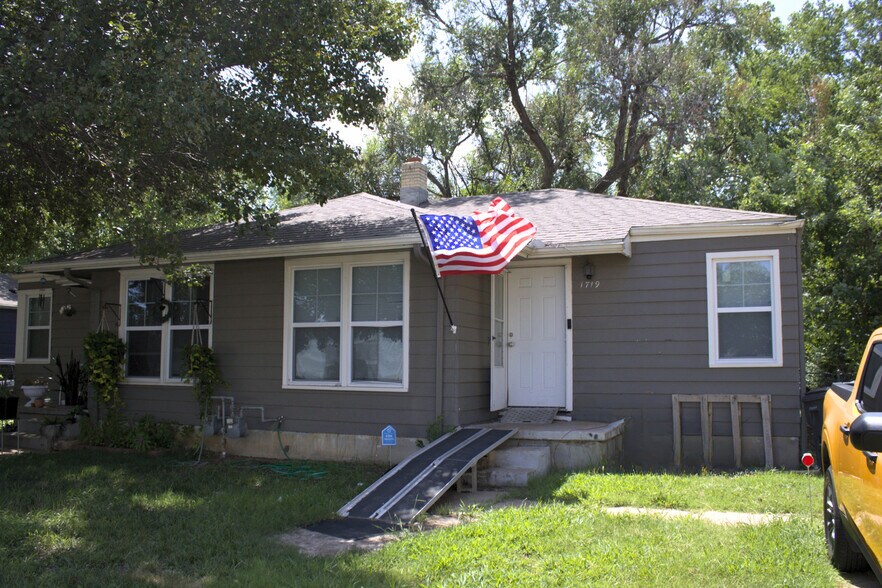 Primary Photo Of 1701 S Roosevelt St, Wichita Multifamily For Sale