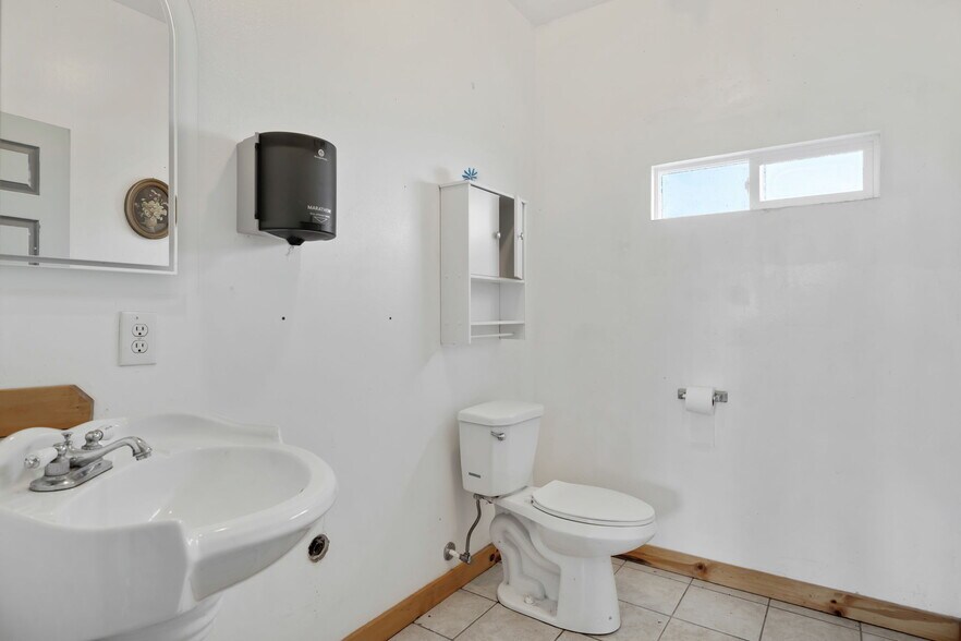 More Photos Of 12900 Soda Lake Rd, Santa Margarita Hotel For Sale