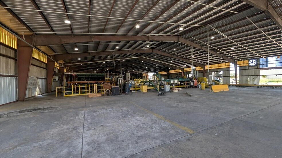 More Photos Of 1509 S Byron Butler Pky, Perry Manufacturing For Lease