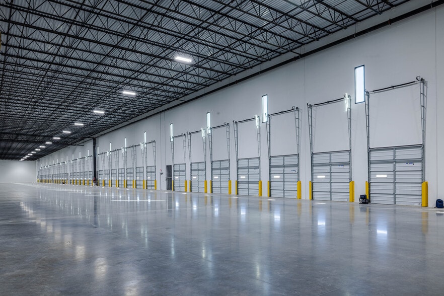 More Photos Of 4601 Dr. MLK Jr. Dr, Arlington Distribution For Lease