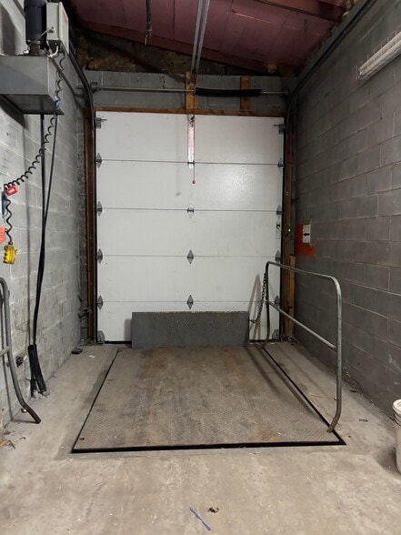 More Photos Of 1088 Rue De L'église, Verdun General Retail For Lease