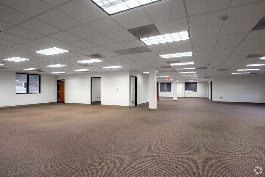 More Photos Of 2821 Lackland Rd, Fort Worth Office For Sale