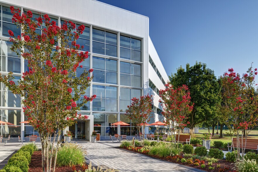 More Photos Of 500 College Rd E, Princeton Office For Lease