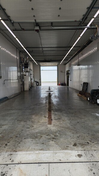 More Photos Of 3070 Commodity Ln, Green Bay Truck Terminal For Sale