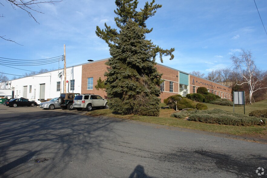 More Photos Of 31 Industrial Ave, Mahwah Warehouse For Lease