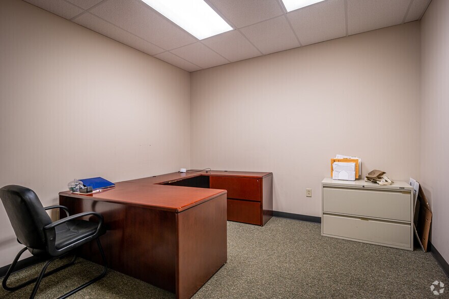 More Photos Of 9450 W Wingfoot Rd, Houston Manufacturing For Lease