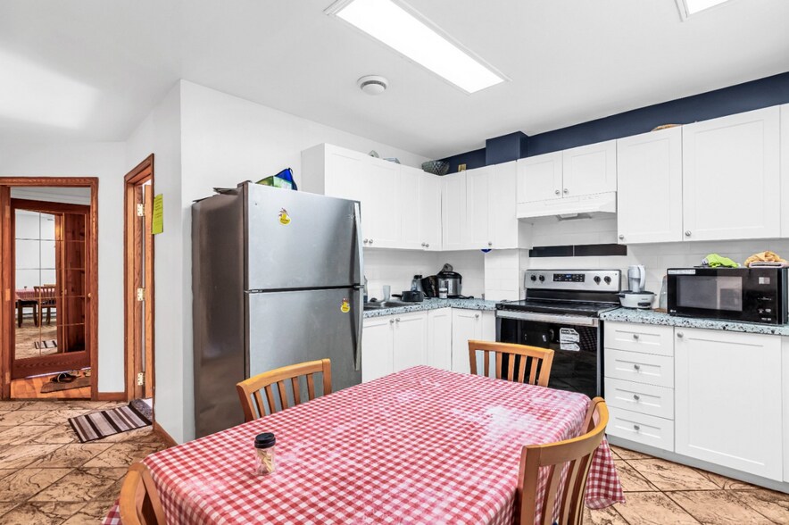 More Photos Of 1166-1170 Ch Du Coteau-Rouge, Longueuil Storefront Retail Residential For Sale
