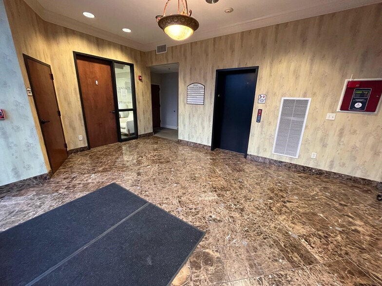 More Photos Of 7112 Crossroads Blvd, Brentwood Office For Lease