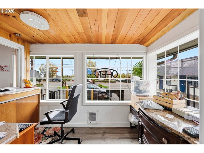 More Photos Of 11324 NE Sandy Blvd, Portland Hotel For Sale