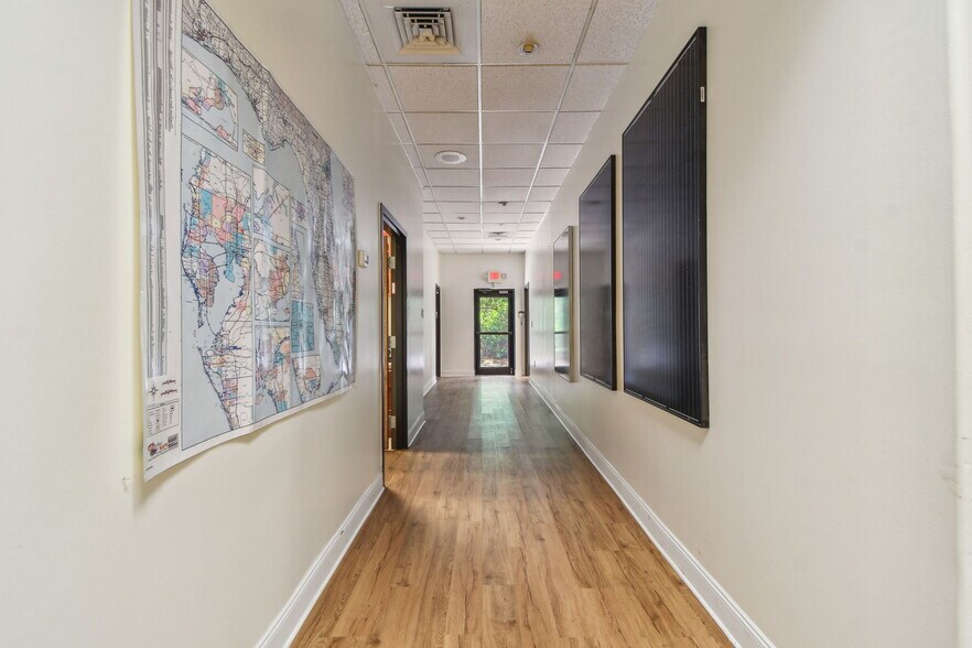 More Photos Of 10901 Danka Cir N, Saint Petersburg Office For Sale