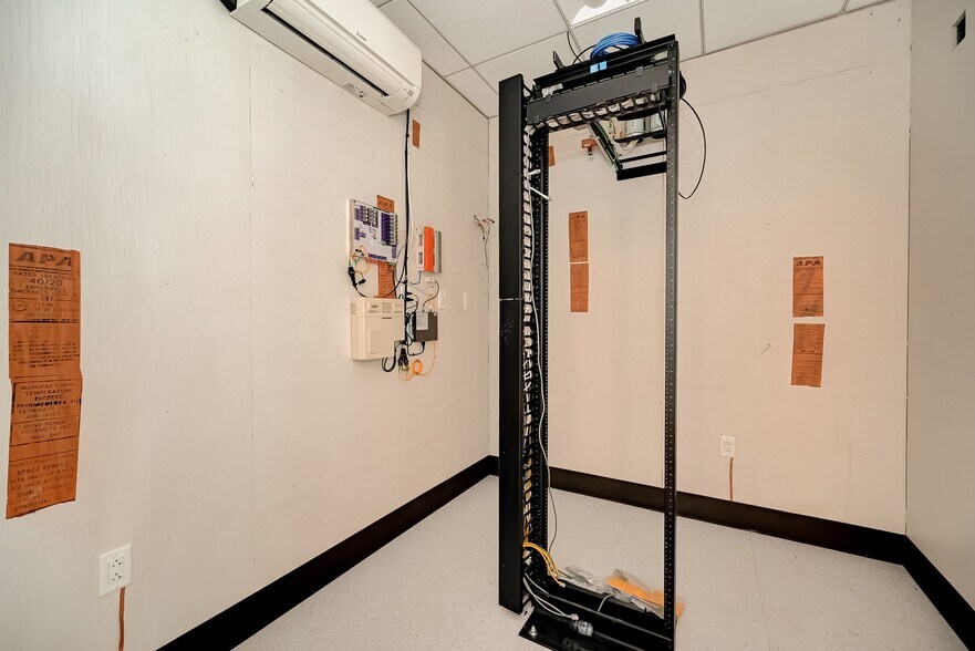 More Photos Of 310 Highway 6, Sugar Land Storefront Retail Office For Lease