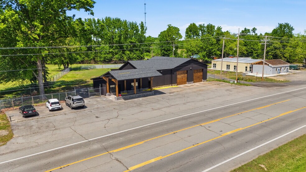 More Photos Of 702 W Dewitt Henry Dr, Beebe Freestanding For Sale