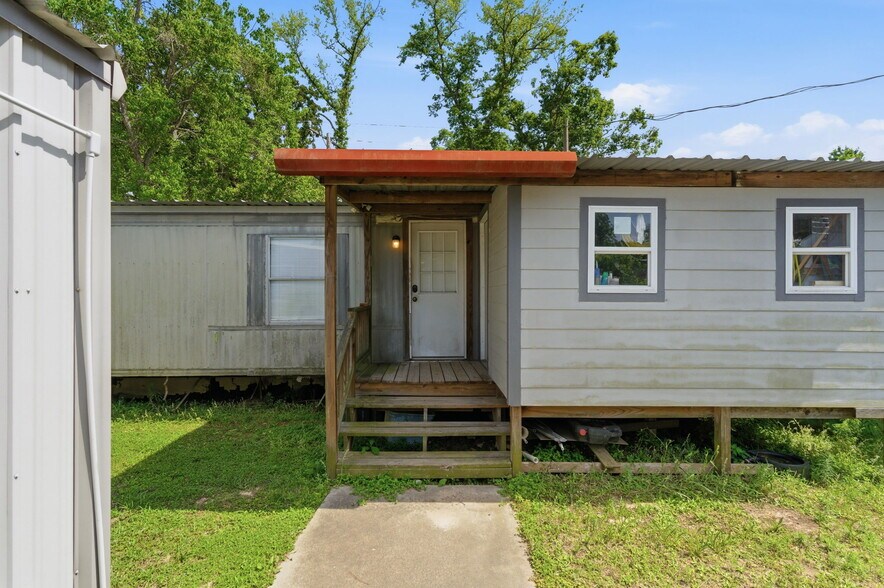 More Photos Of 3401 N Frazier St, Conroe Specialty For Sale