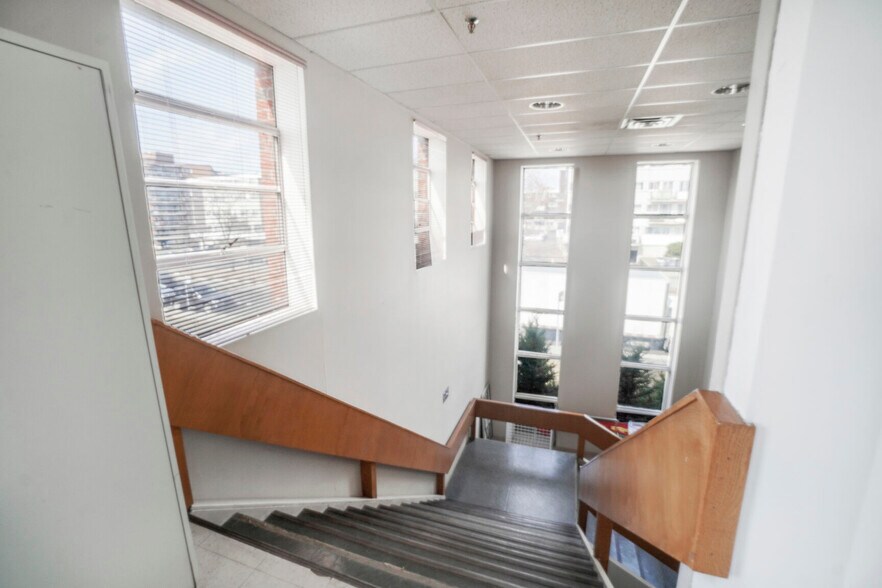 More Photos Of 1280 Boul Jules-Poitras, Montréal Warehouse For Lease